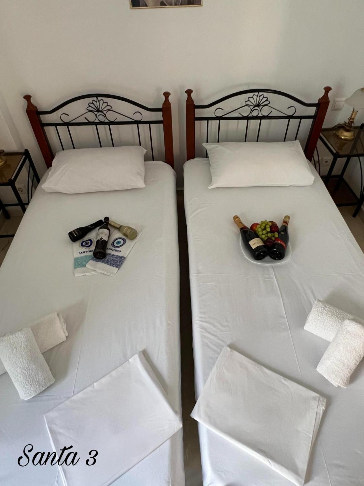 Santa Magia Hotel Kamári Quarto foto